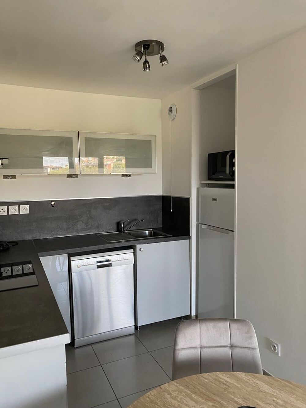 Location Appartement Appartement T2 meublé et climatisé refait à neuf Ollioules Ollioules