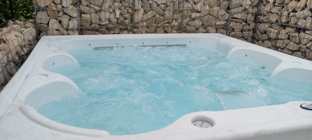 Jaccuzi "Mouv Spa" 5/6 places Jardin