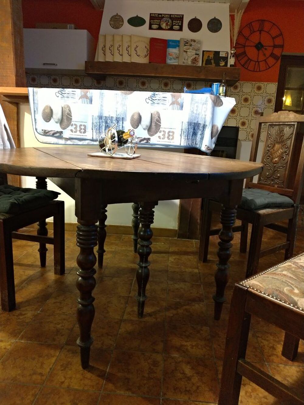 table ancienne style breton . Meubles