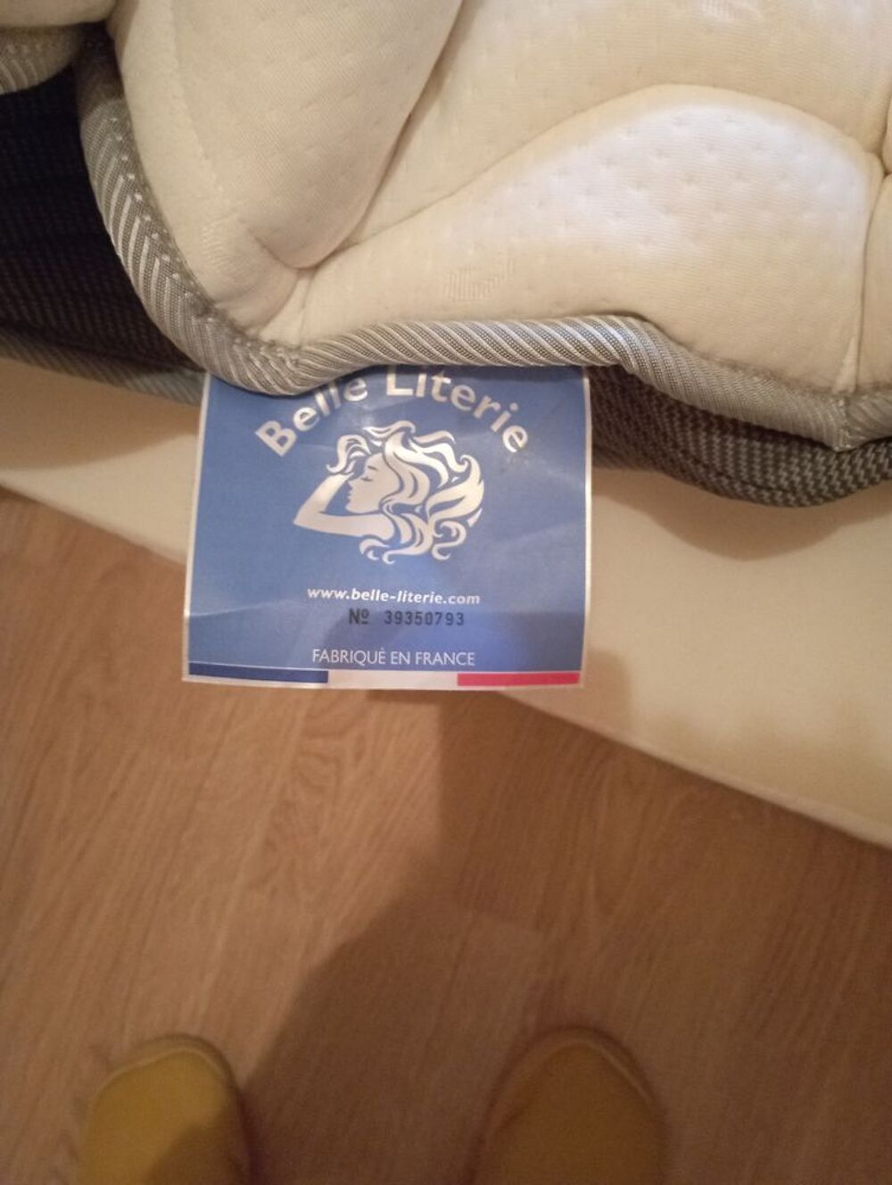 Lit en 1m80 X 200 +sommier+matelas+4 pieds 150€ Meubles