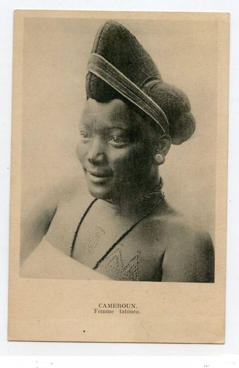 CAMEROUN - Femme tatoue. 3 Doullens (80)