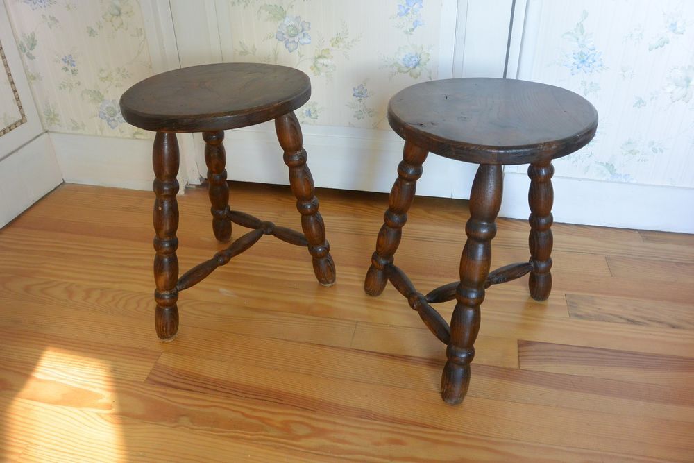 Paire de tabourets tripodes - ann&eacute;es 1950 
Meubles