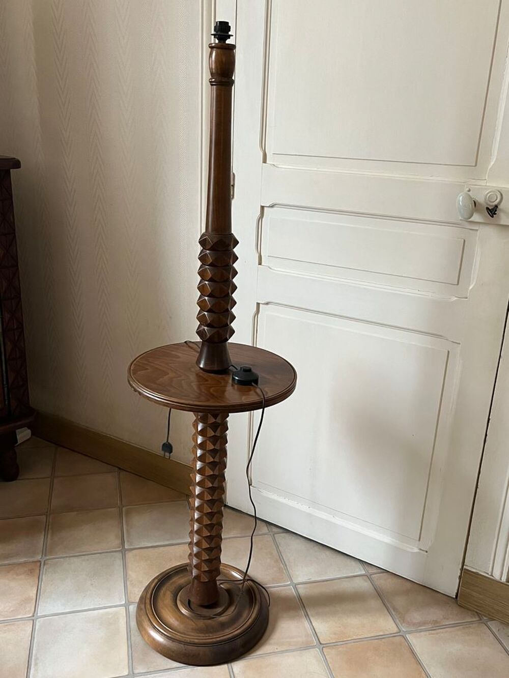 Lampe de salon bois style basque Décoration
