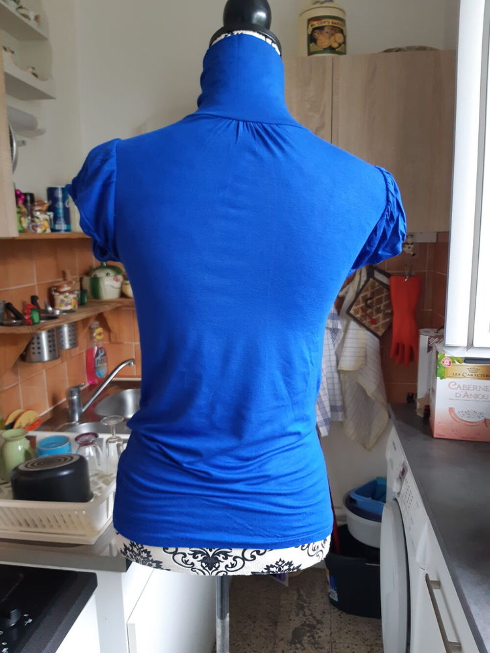 top col roul&eacute; a plis, NEUF, bleu &eacute;lectrique, taille 34/ Vêtements