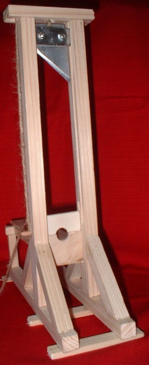 Maquette de guillotine, modèle 1792 56 Nantes (44)