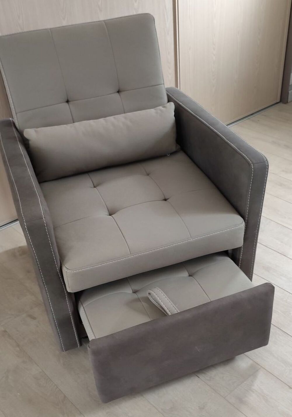 Canap&eacute; grande taille convertible 4-6 places + fauteuil Meubles