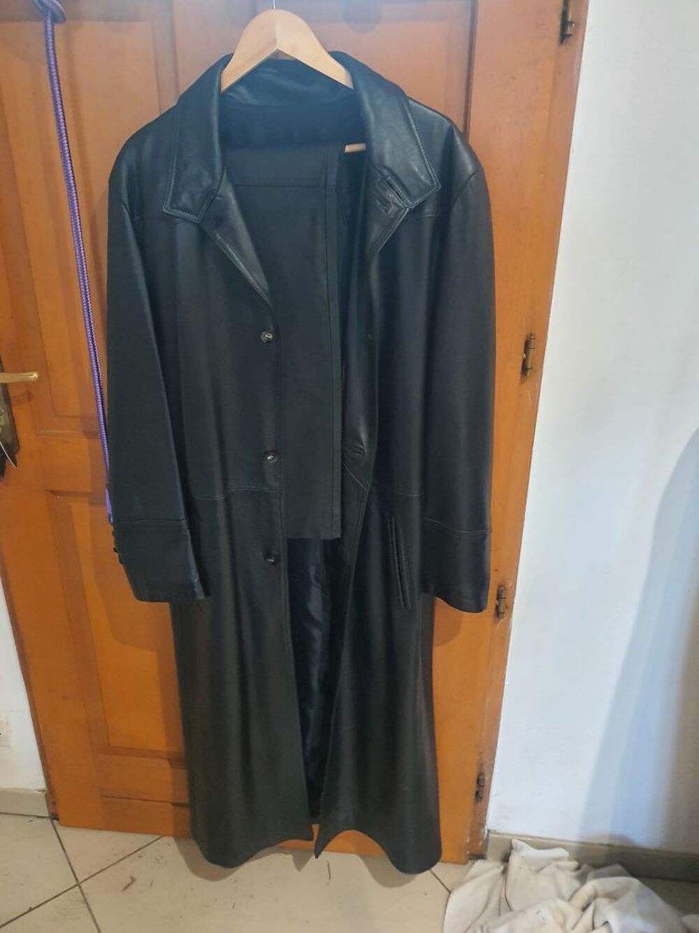 Kabardine cuire v&eacute;ritable neuf, Jamais mis pantalon en cuir Vêtements
