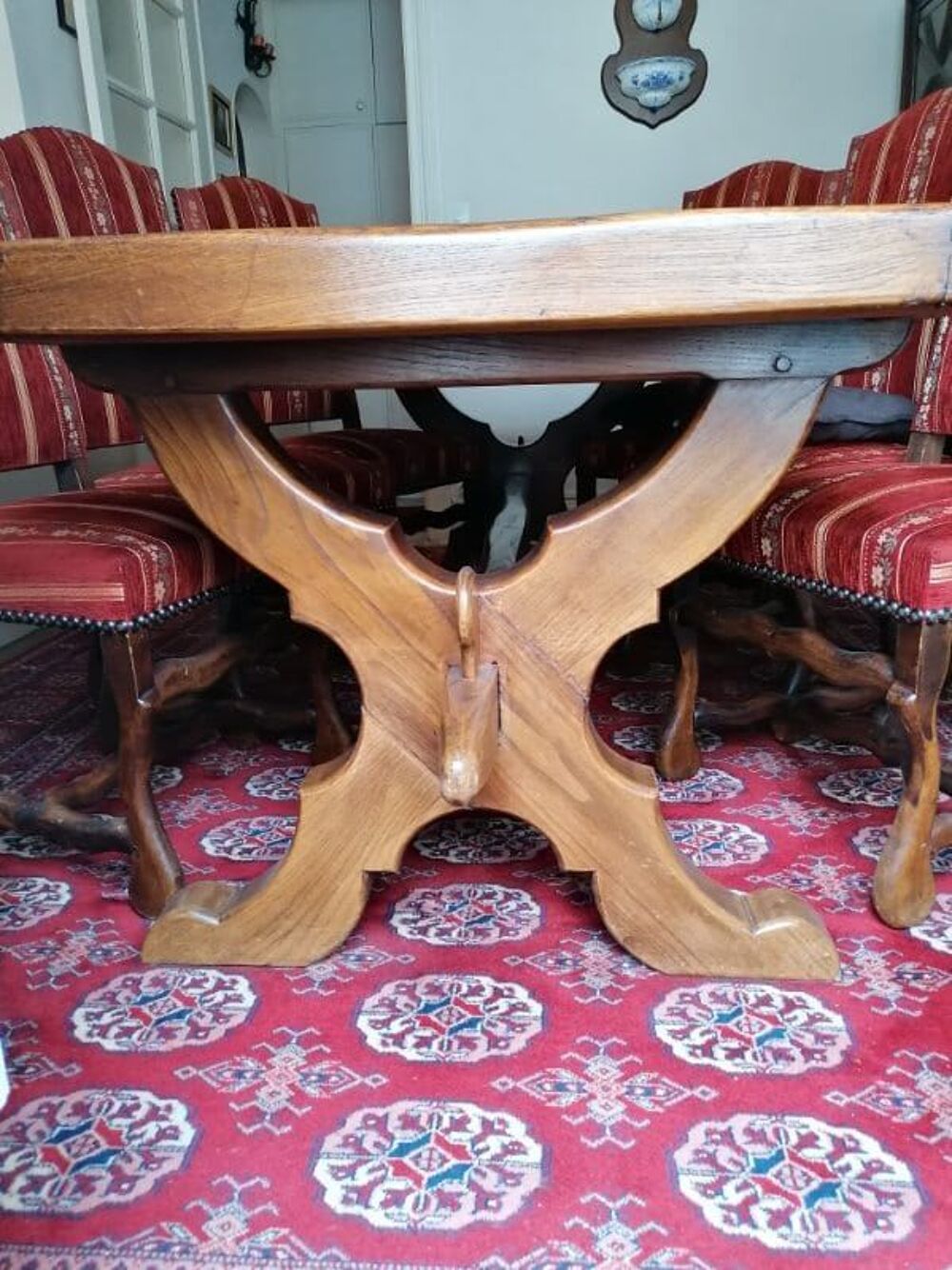 Grande Table en ch&ecirc;ne massif de 6 &agrave; 8 couverts. Meubles