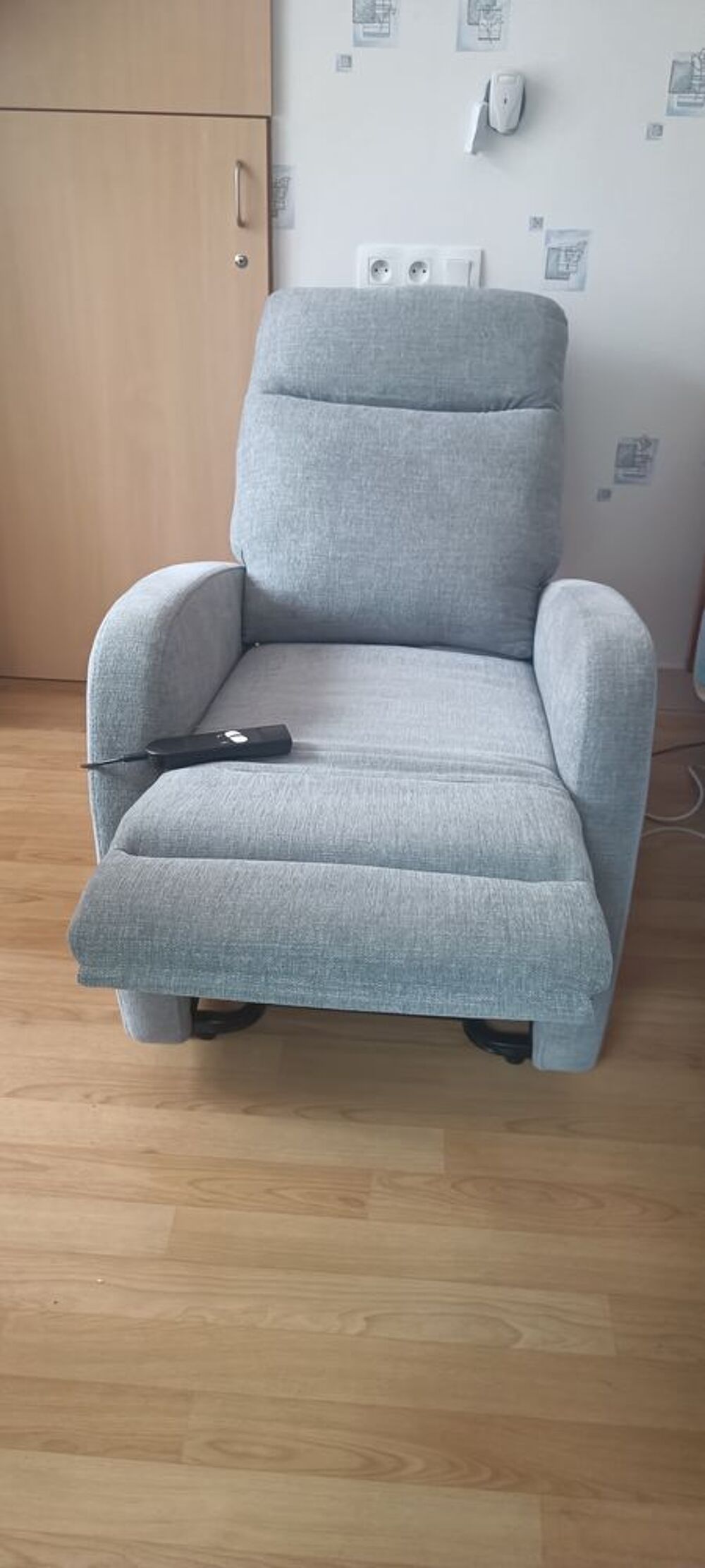 Fauteuil relax multi positions dont aide au relev&eacute; Meubles