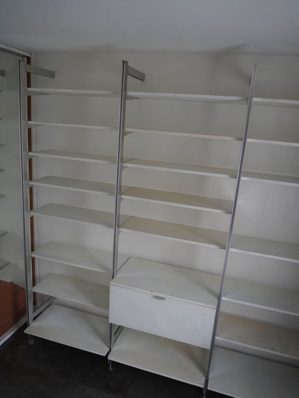 Etag&egrave;res Encadrement m&eacute;tallique, 4 colonnes de 83 cm large Meubles