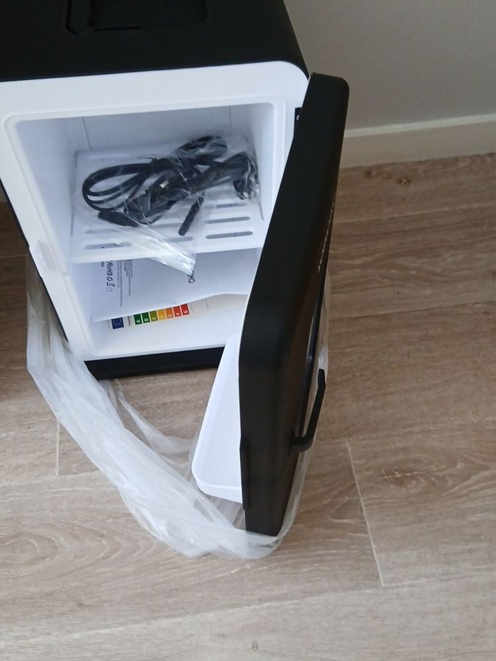   Frigo de table 
Ou de voiture neuf. 
