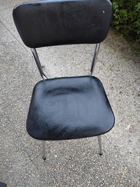 4 chaises noires 20 Valserhône (01)