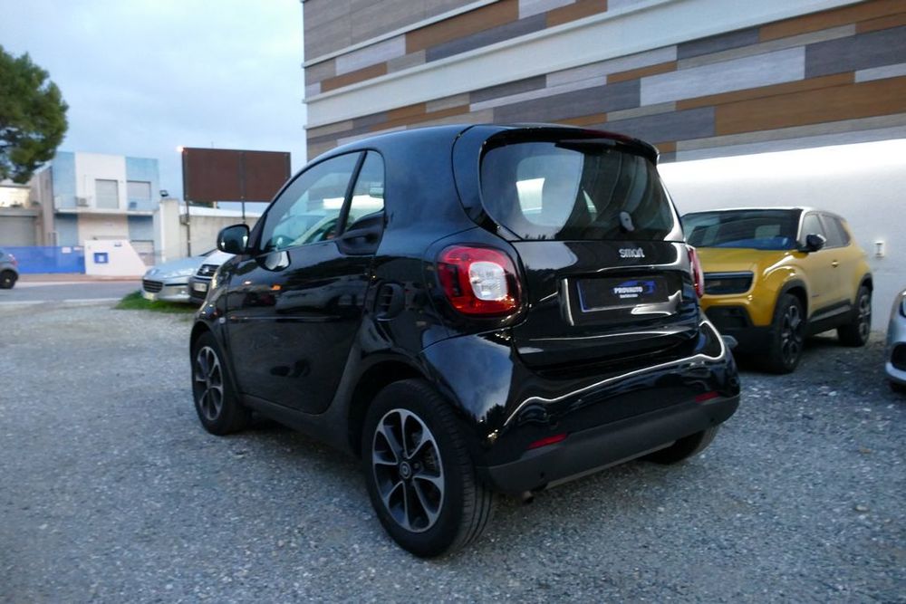 ForTwo Fortwo Coup&eacute; 1.0 61 ch Pure 2015 occasion 13600 La Ciotat