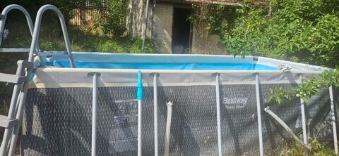 piscine vidée, à démonter. Nancy (54)