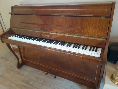 Piano droit marque Bentley 0 Sarliac-sur-l'Isle (24)
