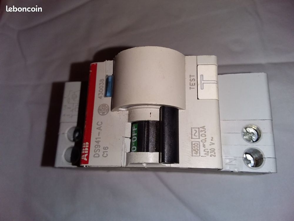 Disjoncteur differentiel C16 30mA ABB 430038 DS941 Bricolage