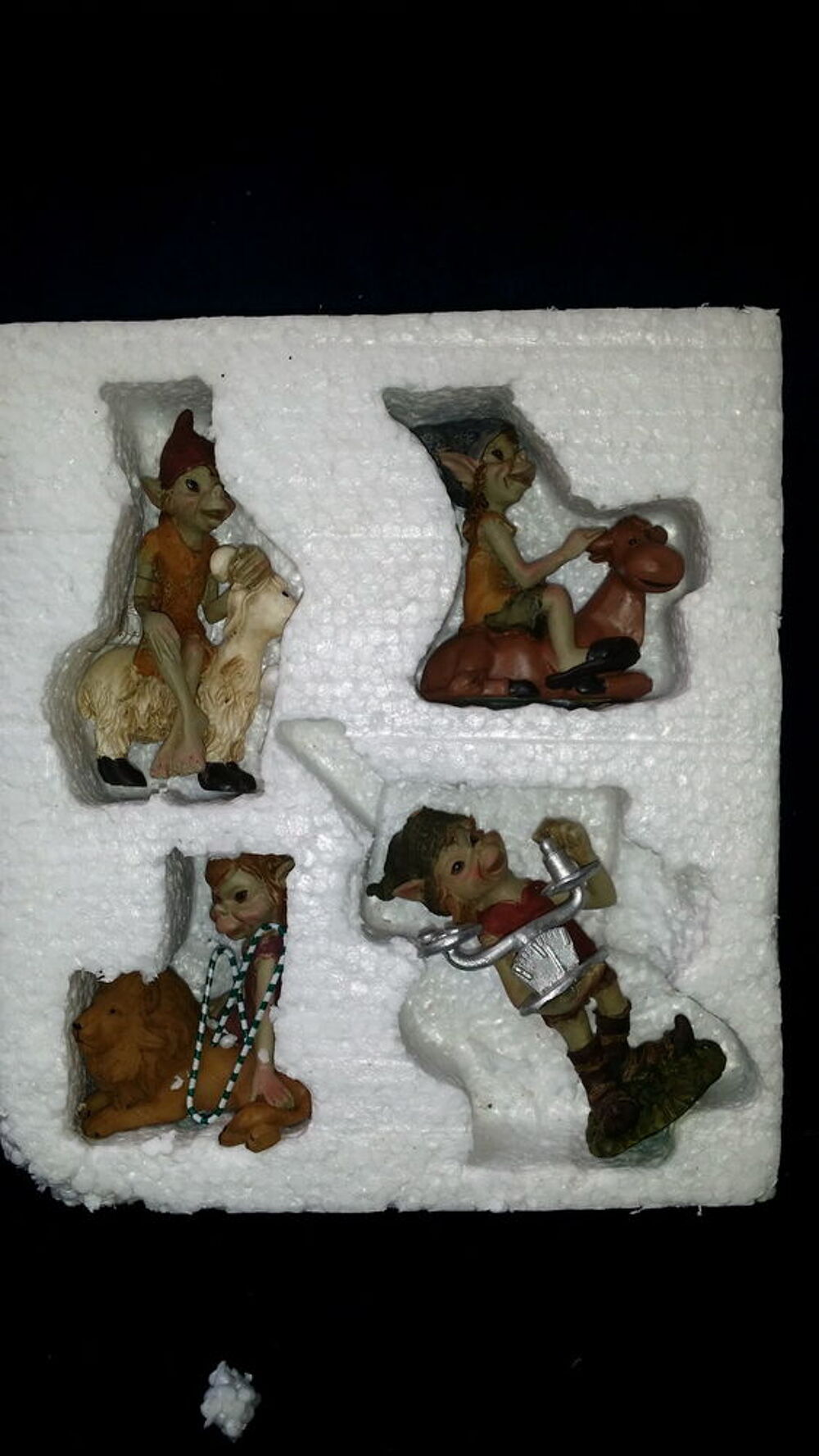 Figurines genre Troll en boite de 4 sujets diff&eacute;rents Décoration
