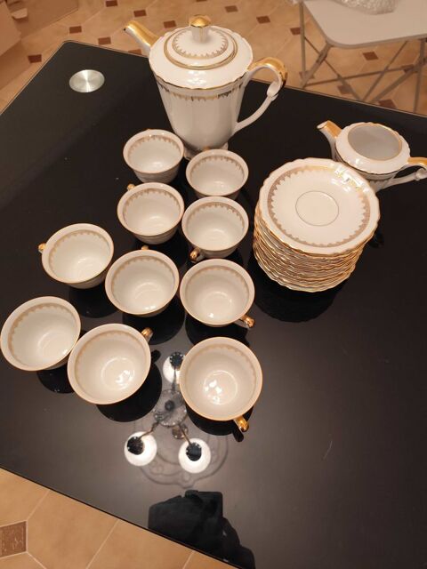joli service     caf en porcelaine 150 Simiane-Collongue (13)