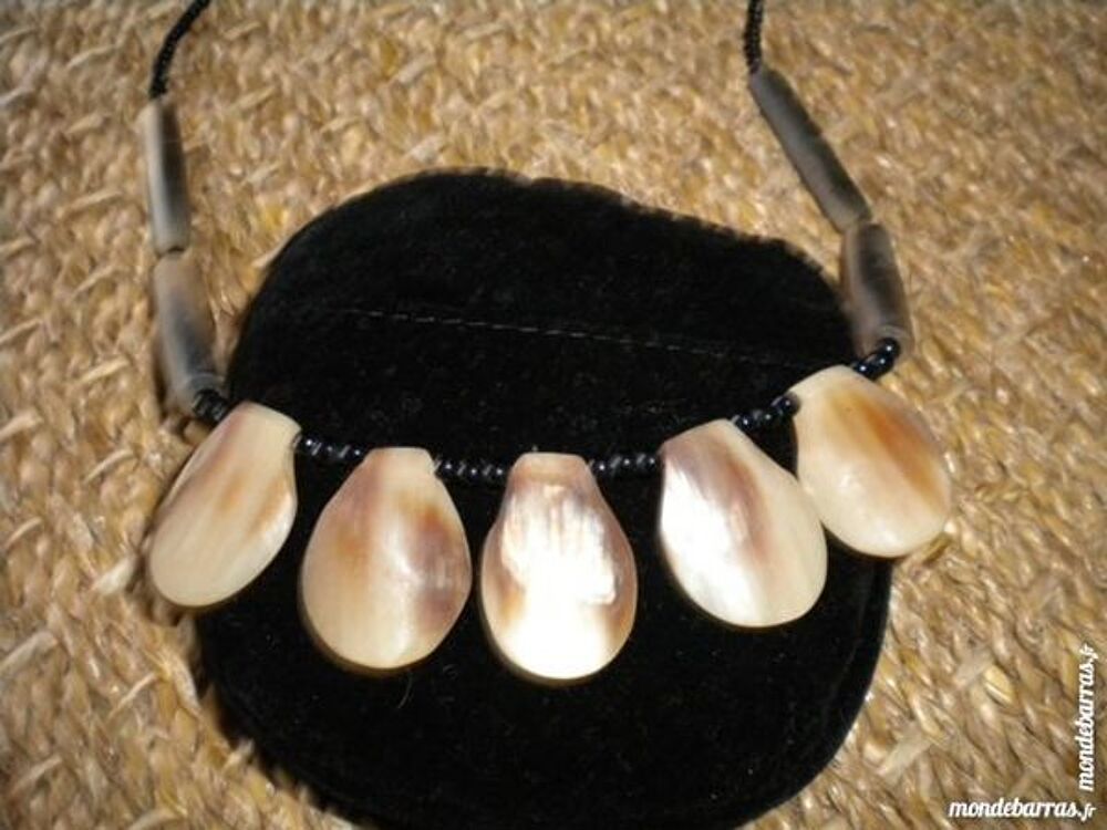 Collier tribu indienne mati&egrave;res naturelles Bijoux et montres