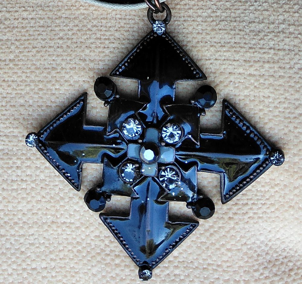 Pendentif croix occitane Bijoux et montres