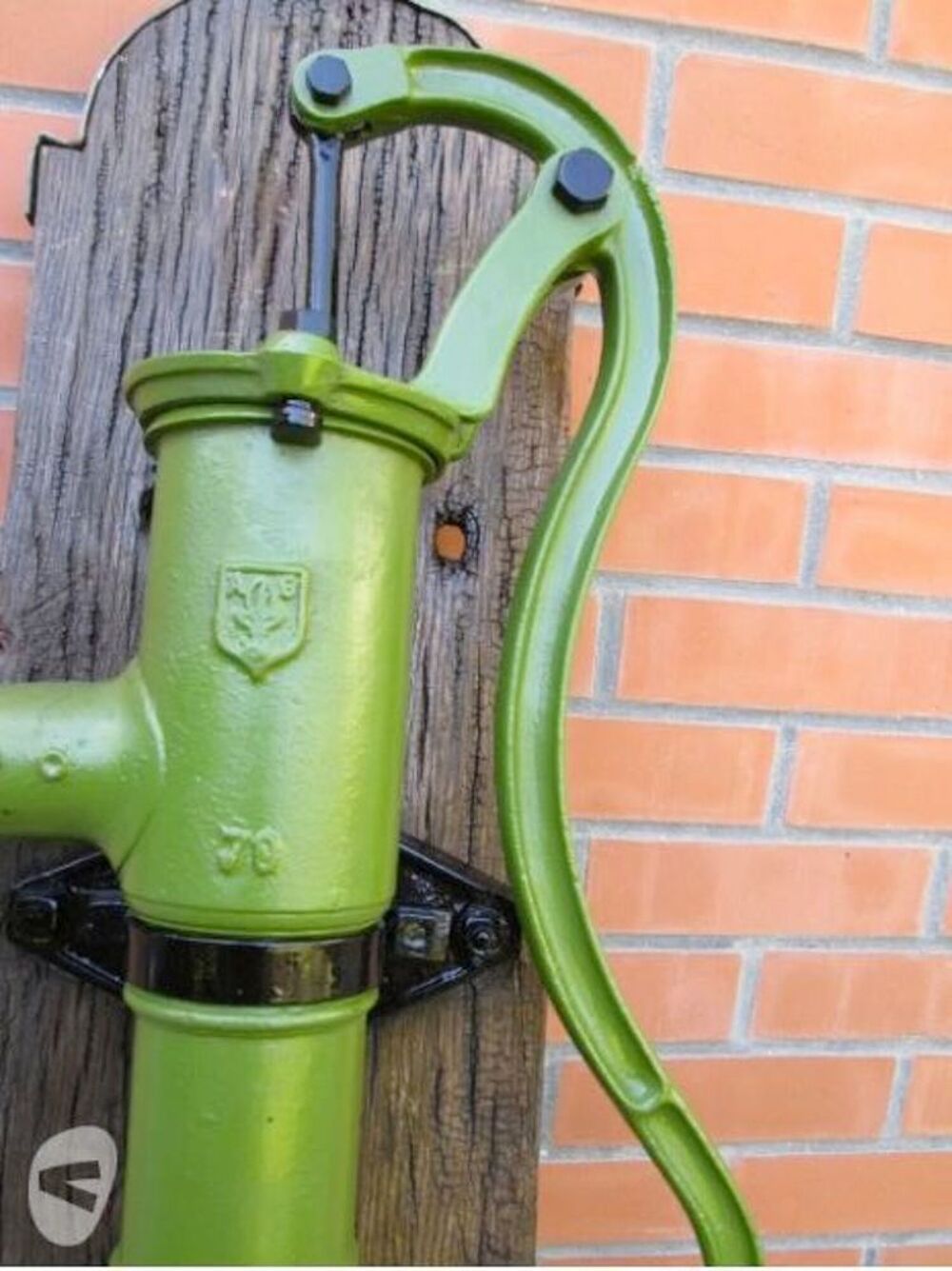 Ancienne pompe &agrave; bras en fonte, restaur&eacute;e 121 D�coration