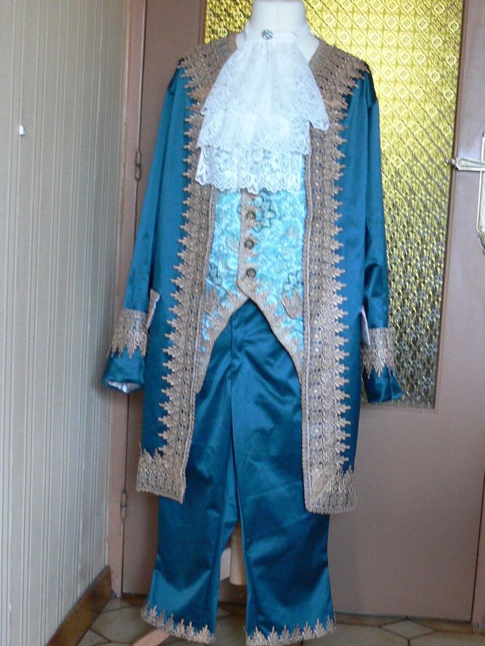 Magnifique costume de marquis d'inspiration Louis XV, jamais Vêtements