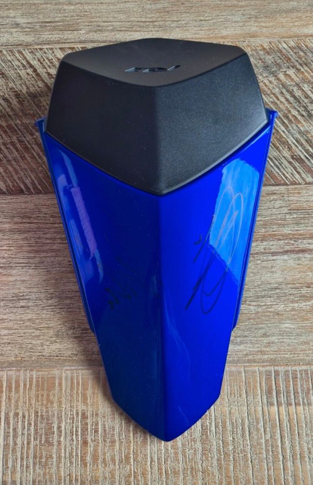 Capot de selle sign&eacute; par Fabio Quartararo 