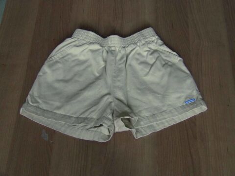 Short velours c�tel� fin, DECATHLON, 10�ans (138�cm) TBE 4 Bagnolet (93)