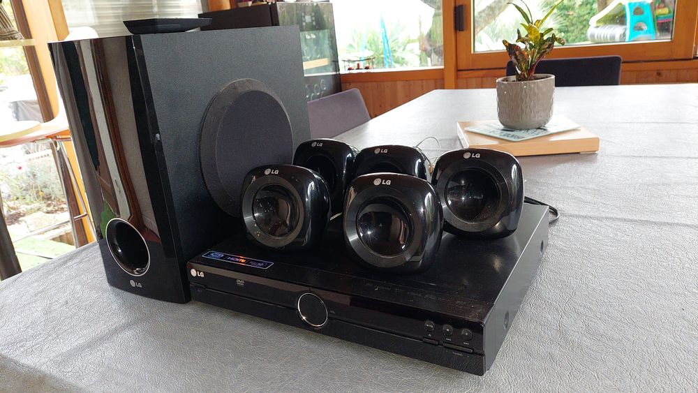 Hom cin&eacute;ma LG SH35SU-W &eacute;tat neuf Audio et hifi