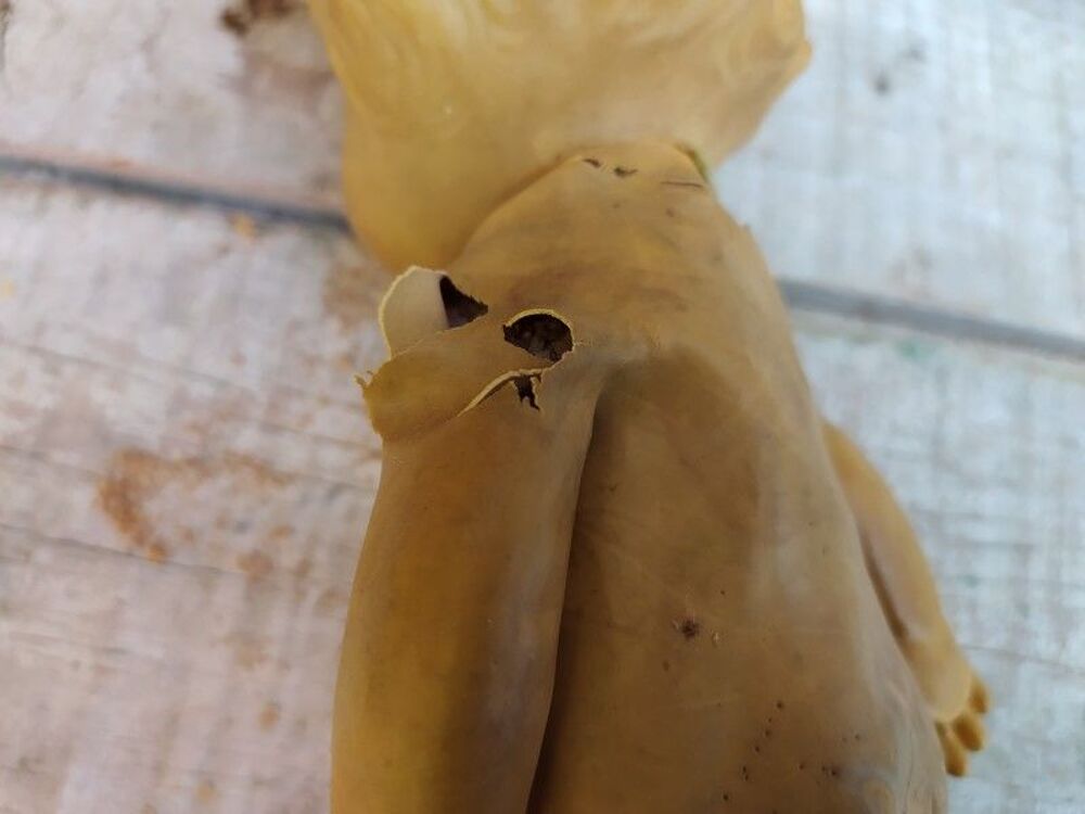 Ancienne Petite Poup&eacute;e en Caoutchouc Latex 