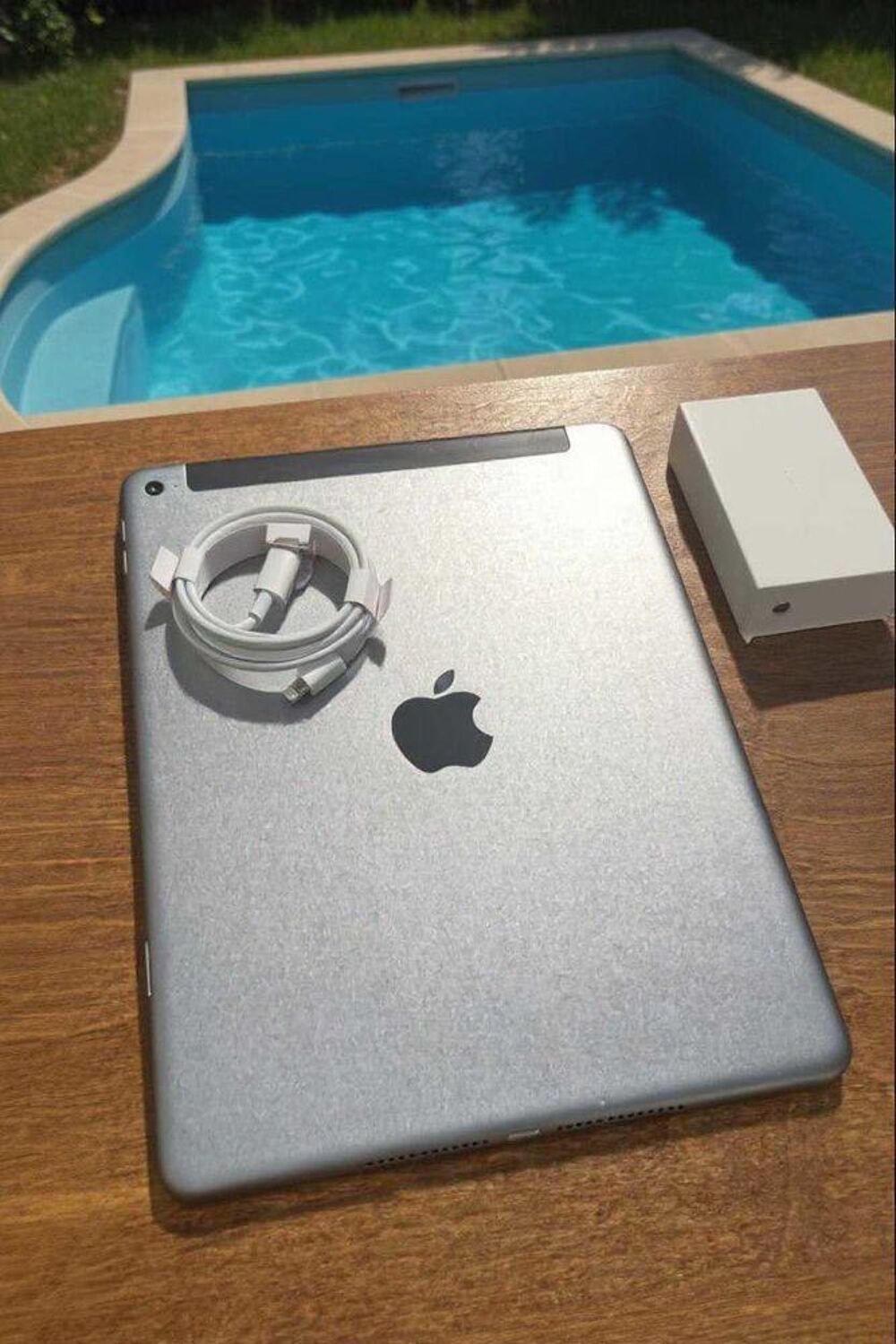 iPad Air 2 - 128 GB de stockage Téléphones et tablettes