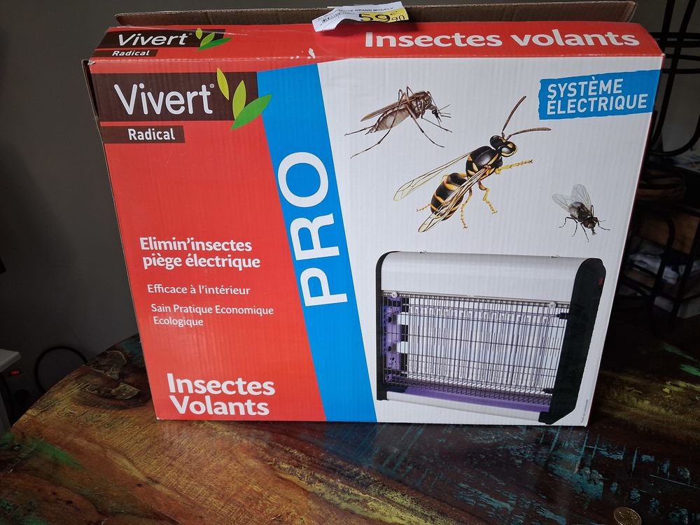 Pi&egrave;ge insectes volants (achet&eacute; 2025 et utilis&eacute; 1 semaine) Electroménager