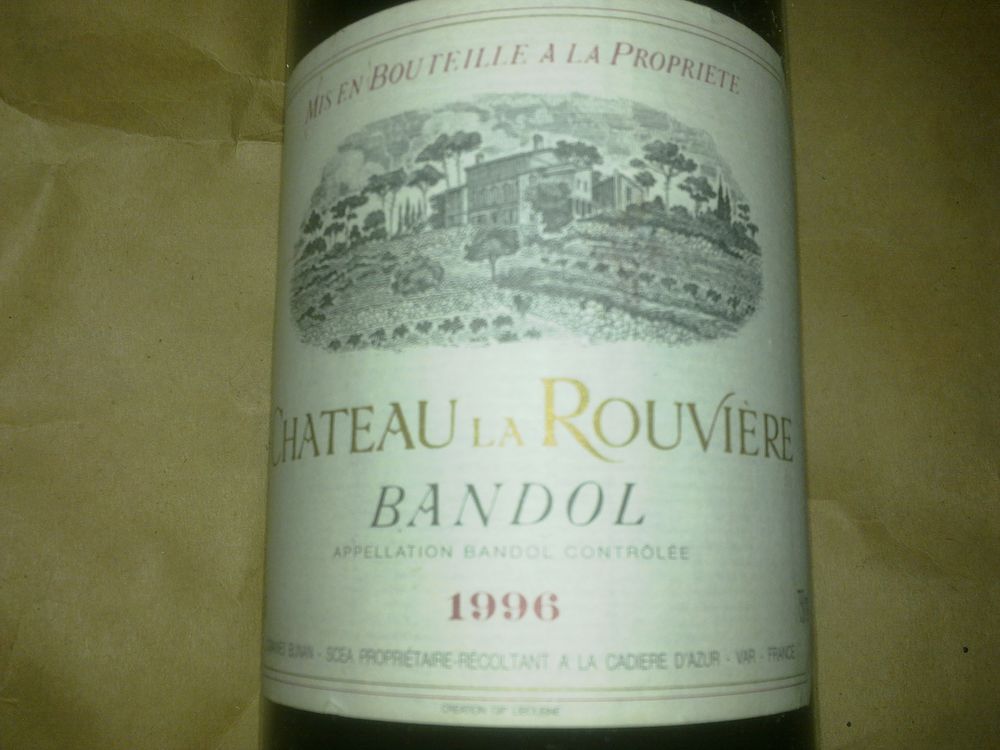 LOT DE 11 BOUTEILLES DONT UN CHAMPAGNE
Bricolage