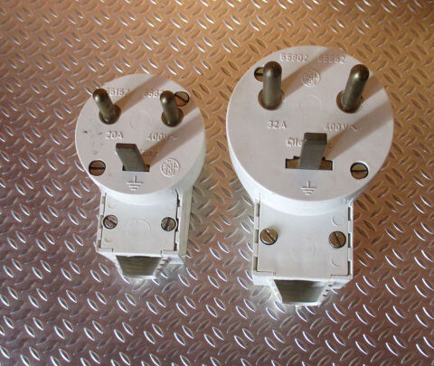 Deux prises Legrand 32A et 20A compl�tes. 17 Saint-�lix-le-Ch�teau (31)