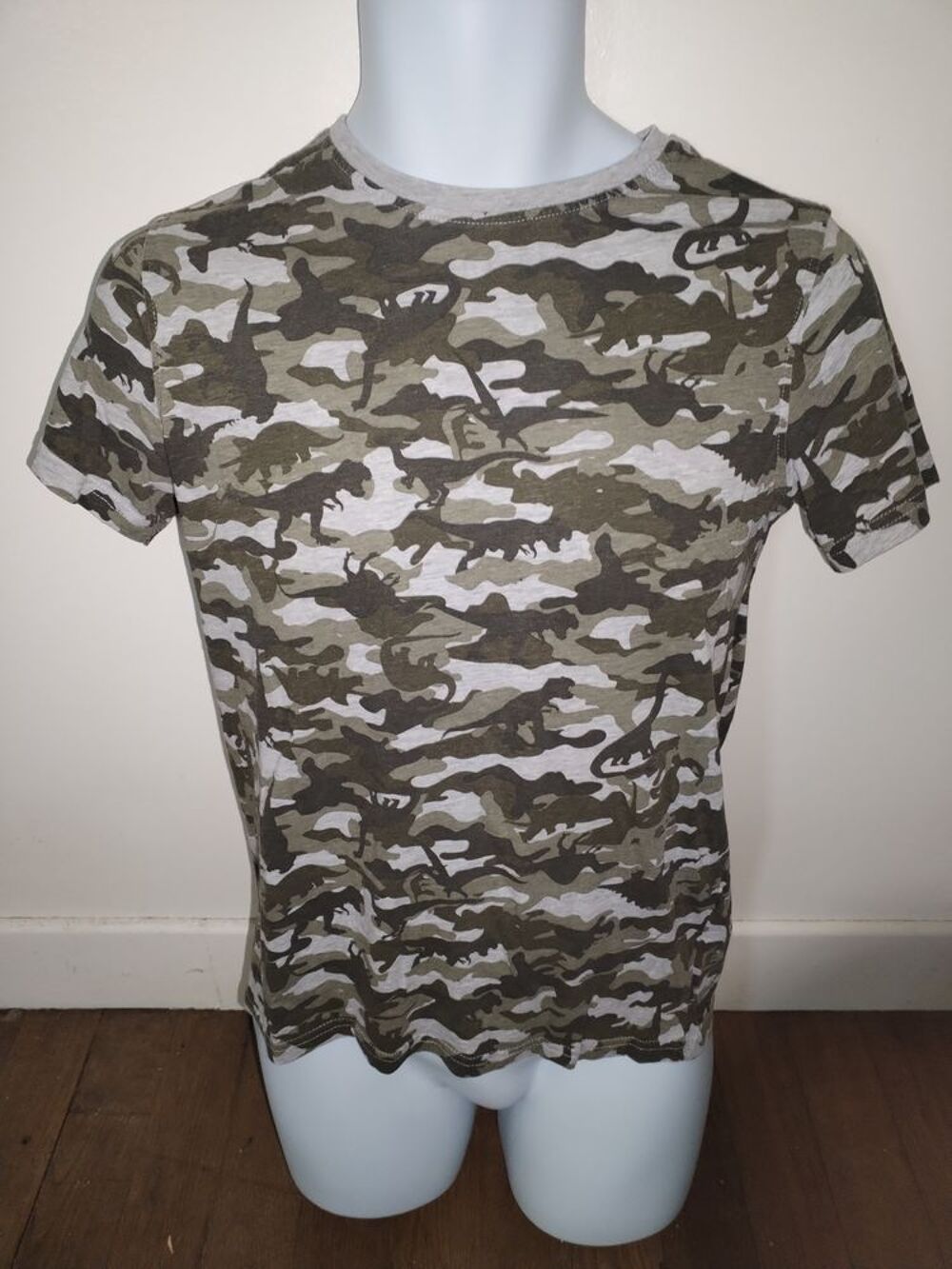T shirt (Taille 14 ans) camouflage Vtements