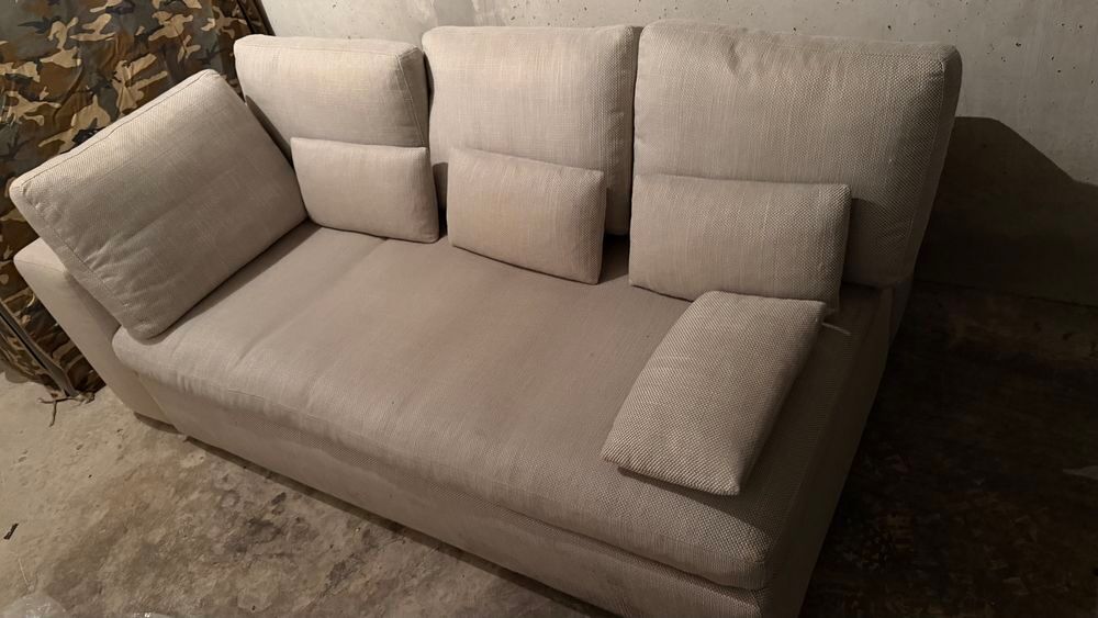 Canap&eacute; HABITAT trois places couleur beige clair Meubles