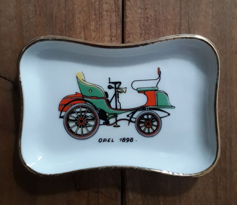 Lot de 2 cendriers porcelaine de Limoges : voitures Décoration