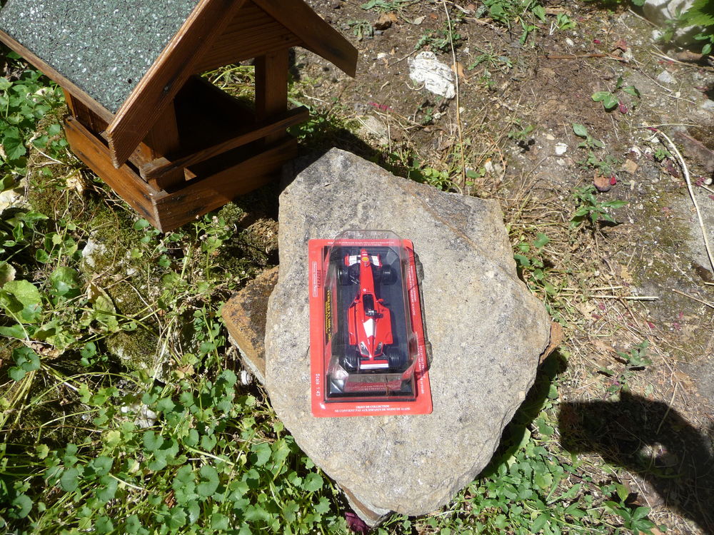 voiture toute rouge+++++ Jeux / jouets