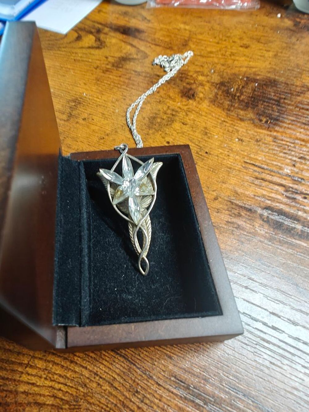 Etoile du soir Arwenn 
Le seigneur des anneaux Bijoux et montres