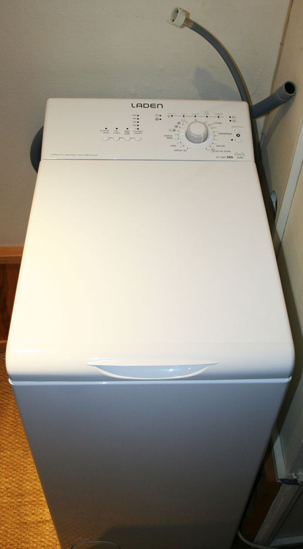 Lave linge LADEN EV1049 ouverture dessus
Electroménager