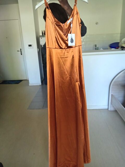 , robe soir�e pour femme taille S neuf jamais utilis� 15 Saint-Germain-l�s-Arpajon (91)