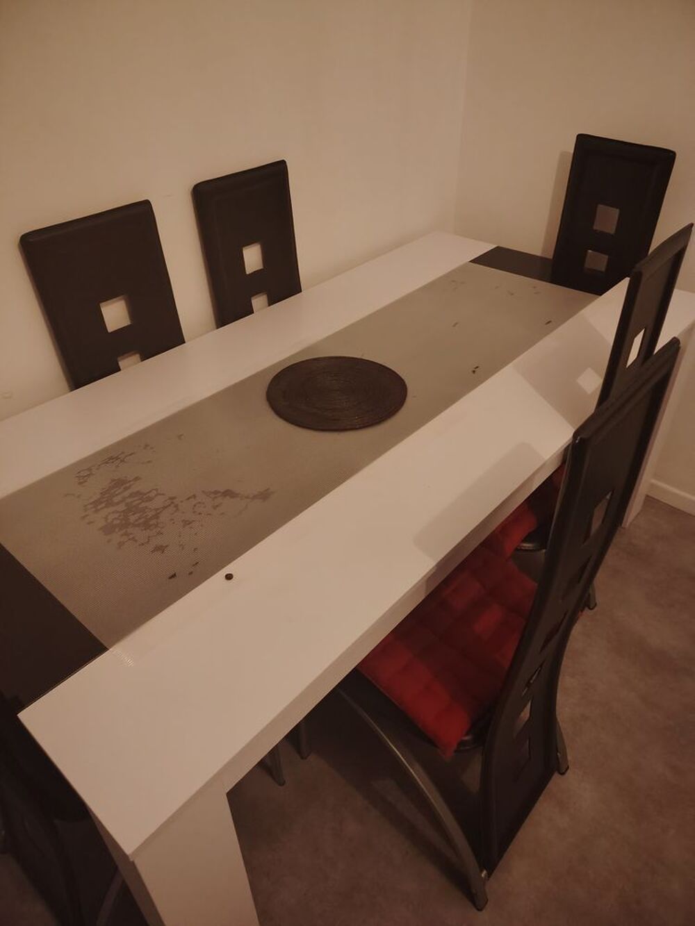 TABLE SALLE A MANGER+6 CHAISES Meubles