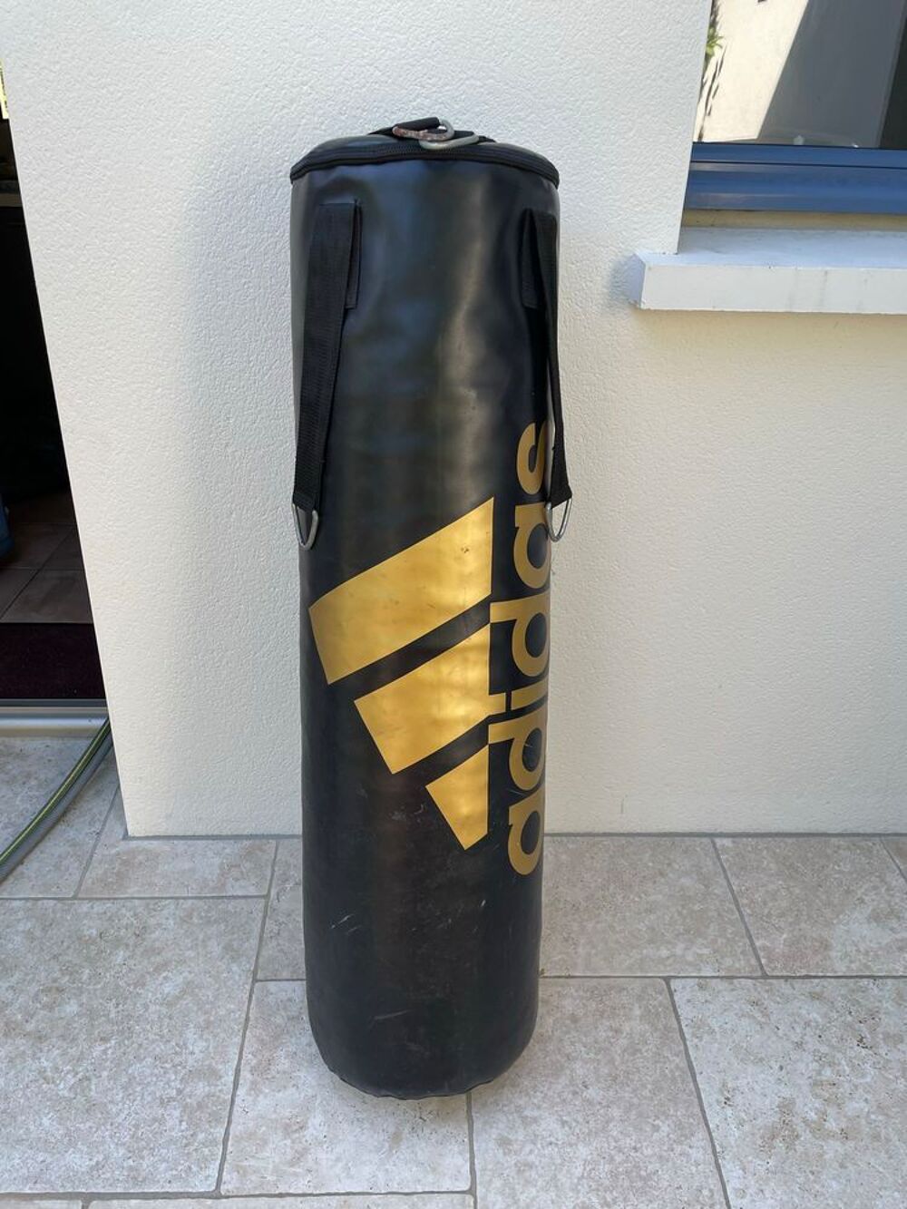 sac de frappe Adidas tr&egrave;s bon &eacute;tat Sports