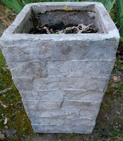 pot plante carré en ciment 10 Beauchamp (95)