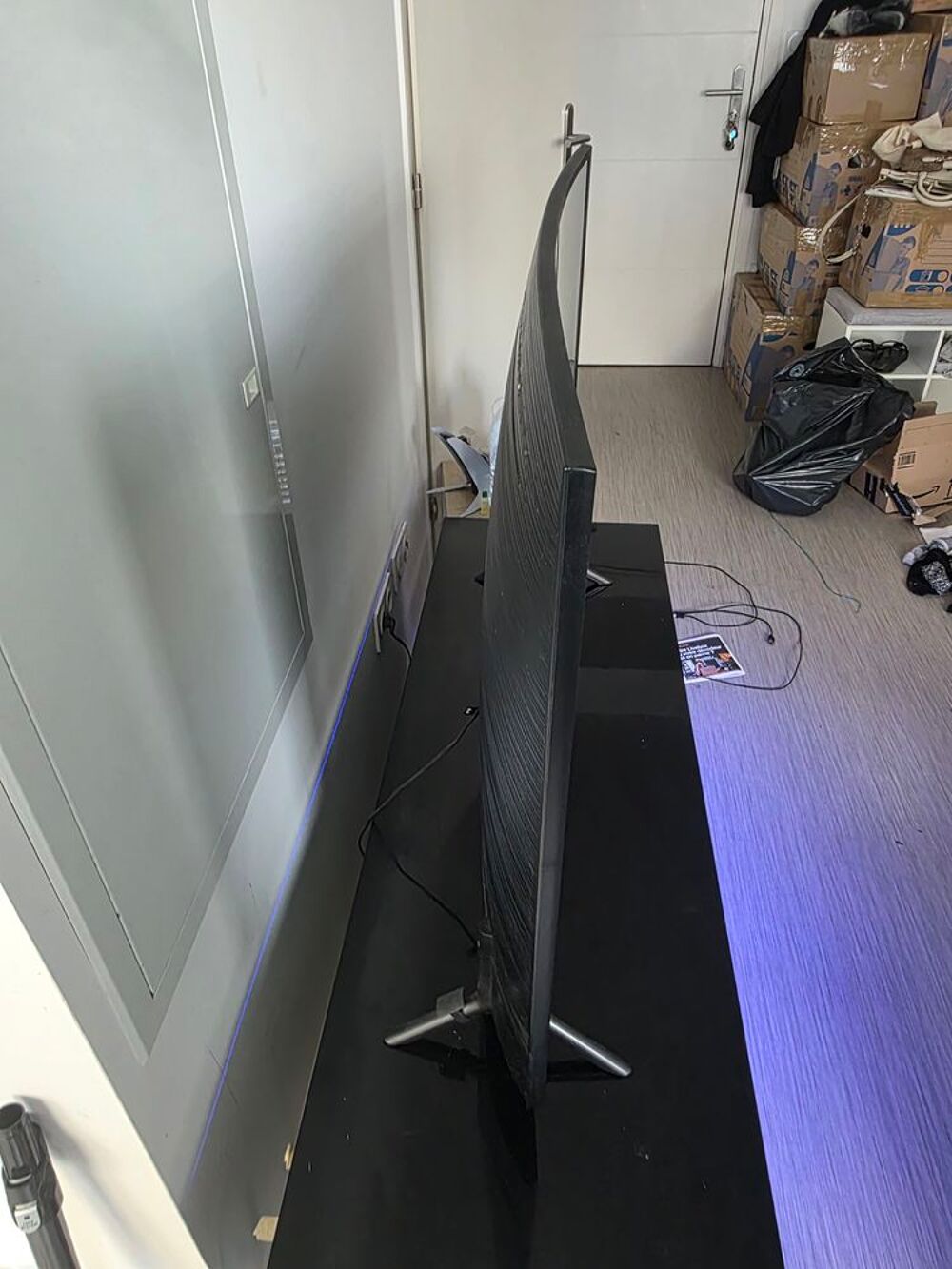 - TV Samsung + meuble TV + meuble d'appoint Electroménager
