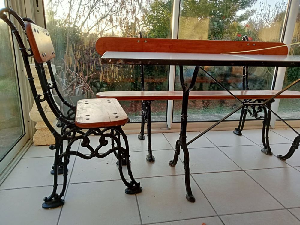 Salon de jardin 
Pieds en fonte Meubles