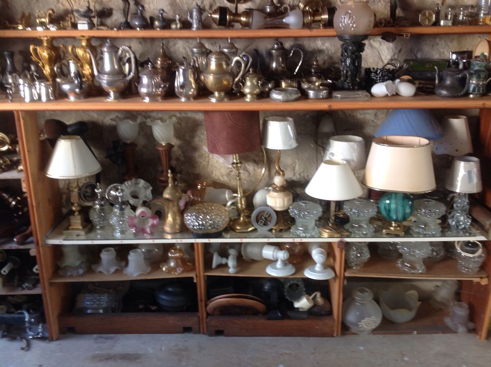 Je soldedu luminaire, des verres pour lustres et appliques ,des articlescadeaux ainsi que des tableaux Décoration