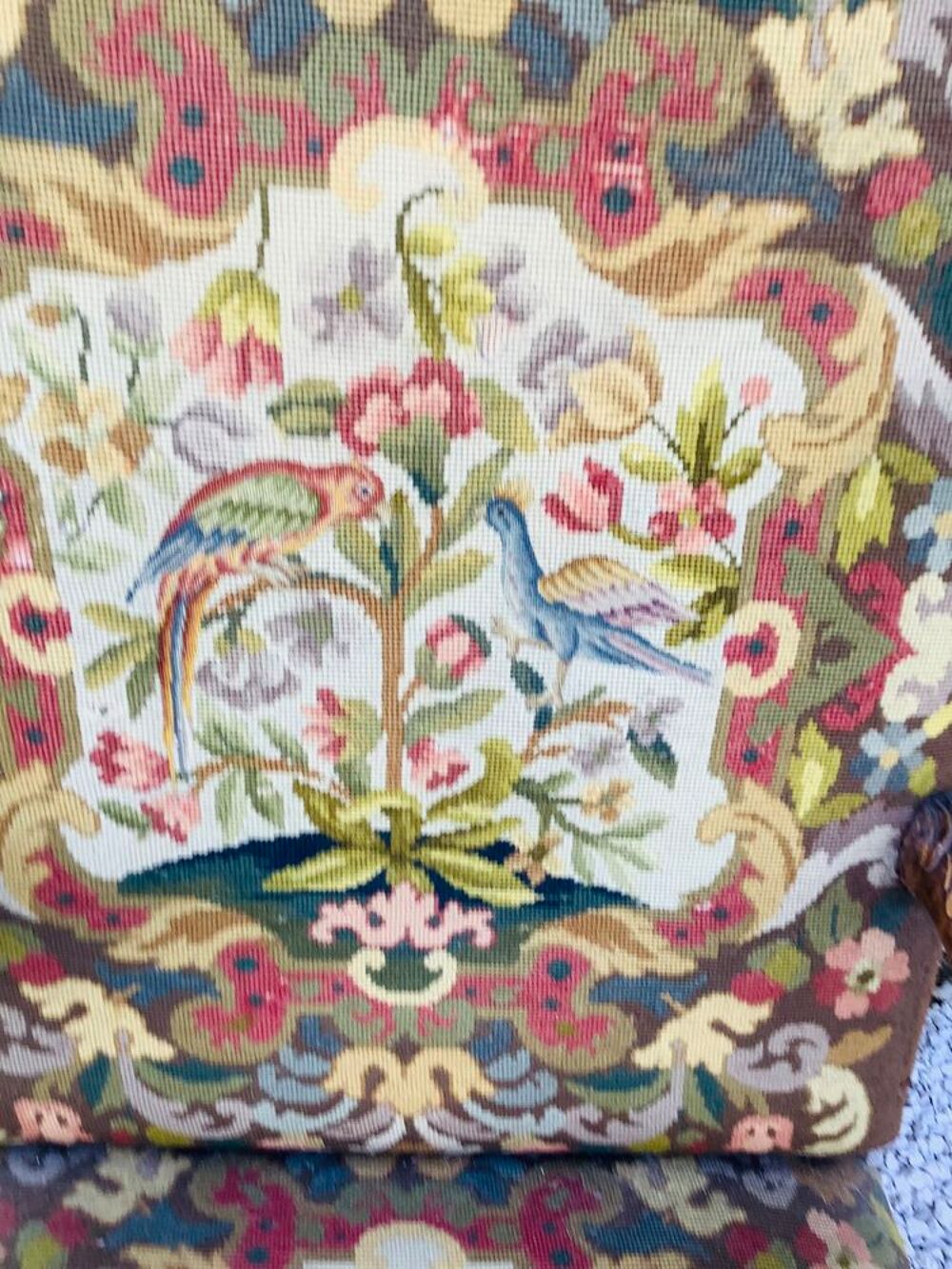 Une belle paire de fauteuils du style Louis XIII Meubles