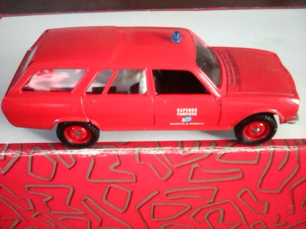 Voiture 504 Break Peugeot Sapeur Pompiers Secours 1/43 