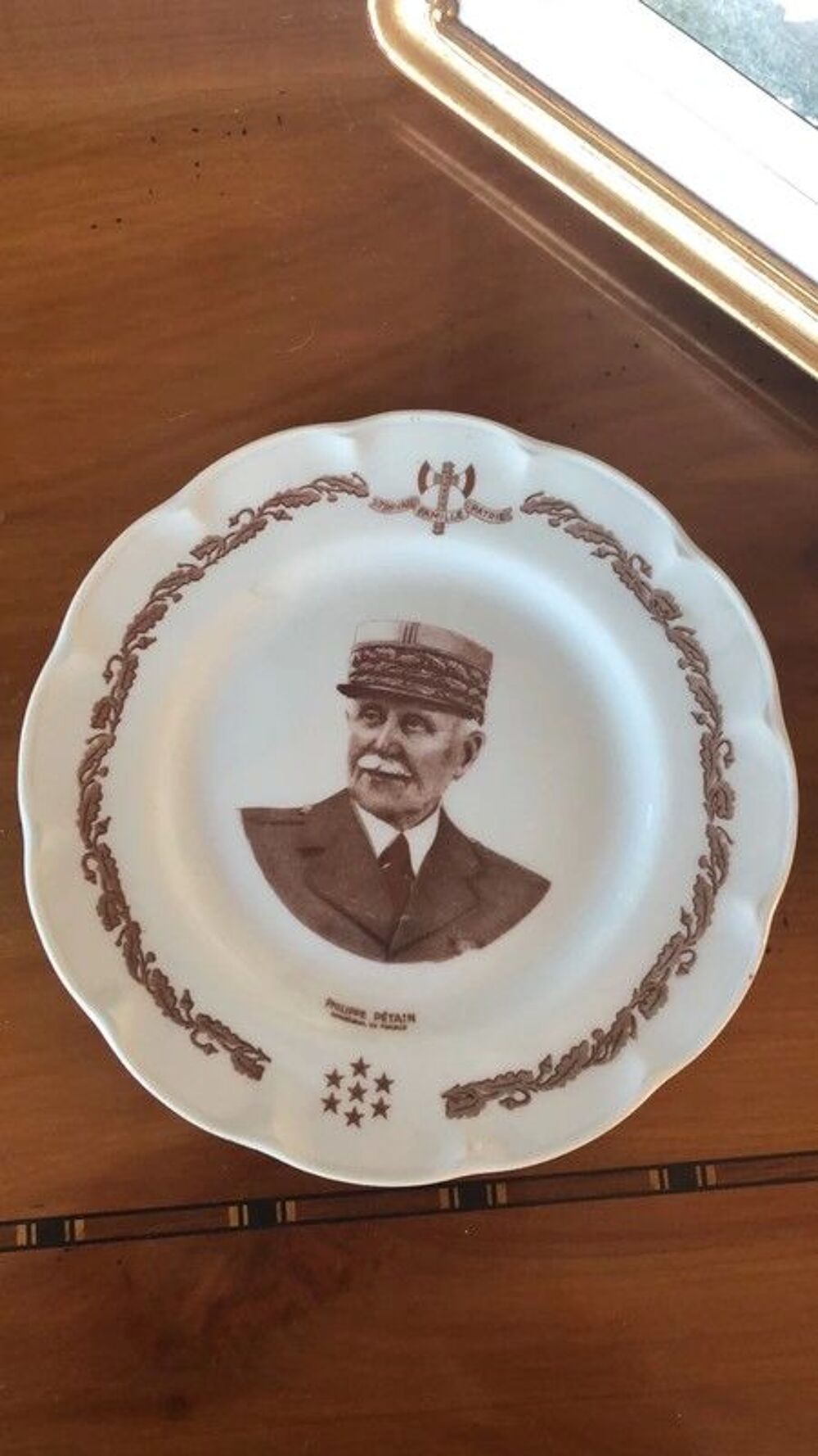 Assiette porcelaine de limoges,Portrait en Bistre du MAR&Eacute;CHA 
